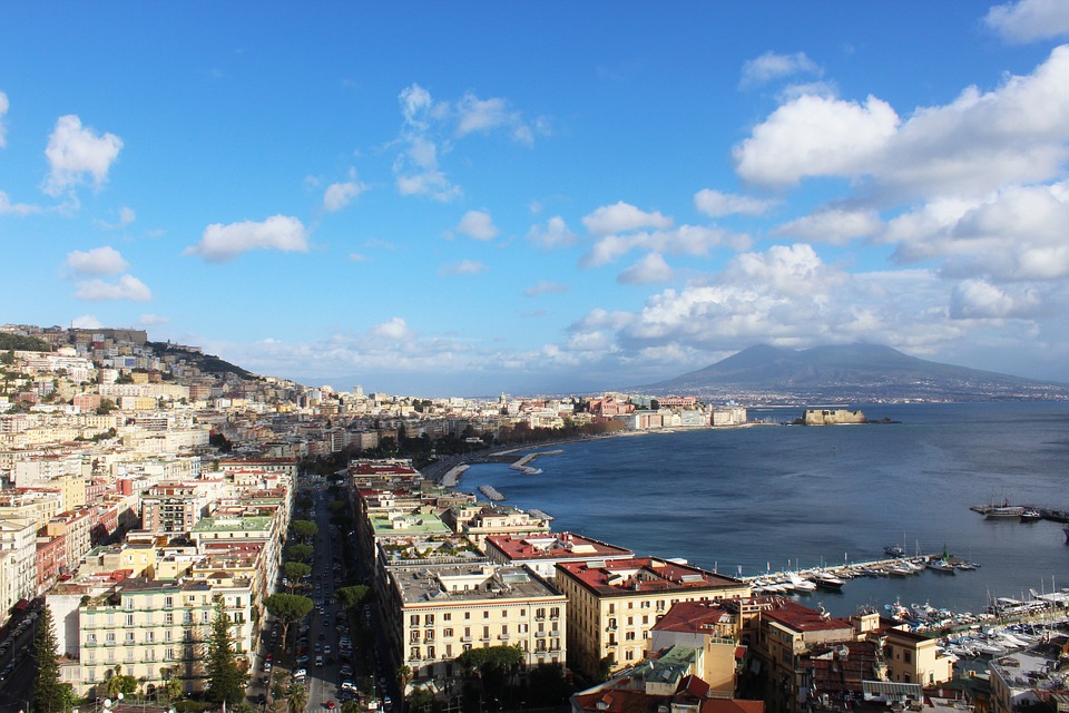 Golfo di Napoli con vista sul Vesuvio