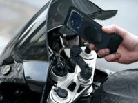 Alternative view of Shapeheart BOOST il supporto smartphone perfetto per la tua moto sportiva